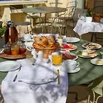 Le Clos D'argenson Bed & Breakfast 4*